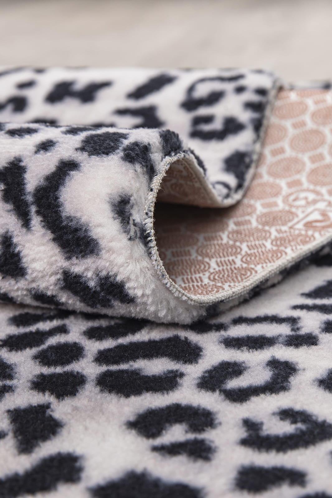 Angorahome Peluş Kaymaz Taban Leopar Siyah Post Halı - 2