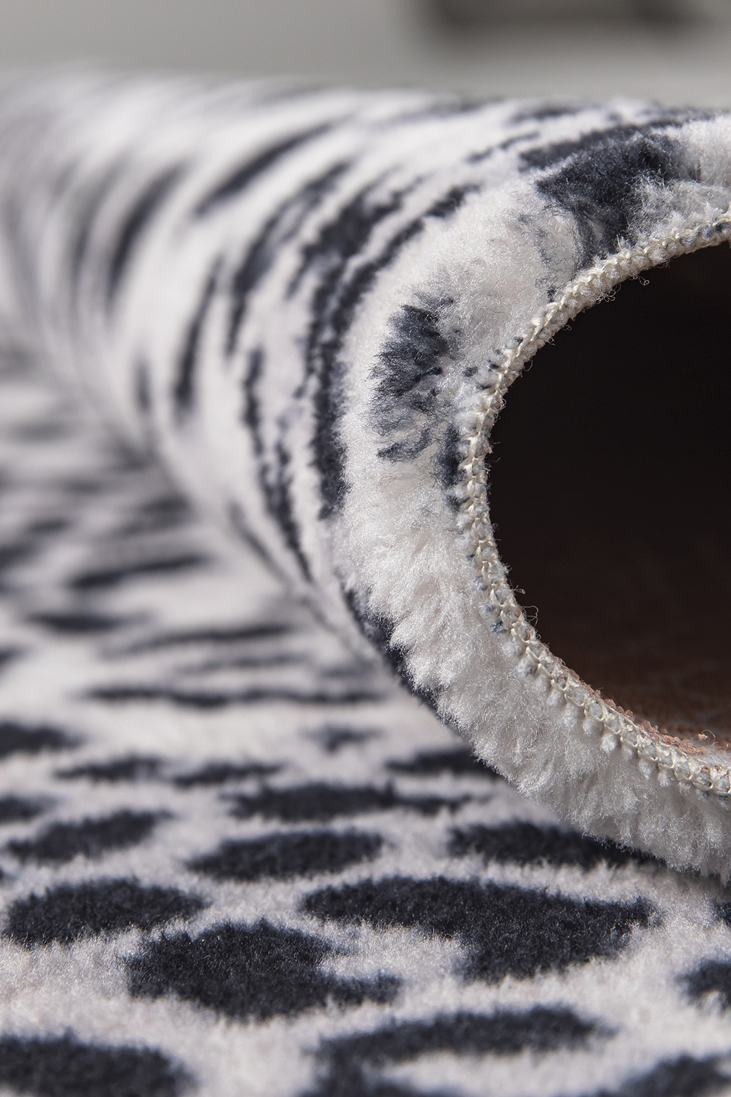 Angorahome Peluş Kaymaz Taban Leopar Siyah Post Halı - 3