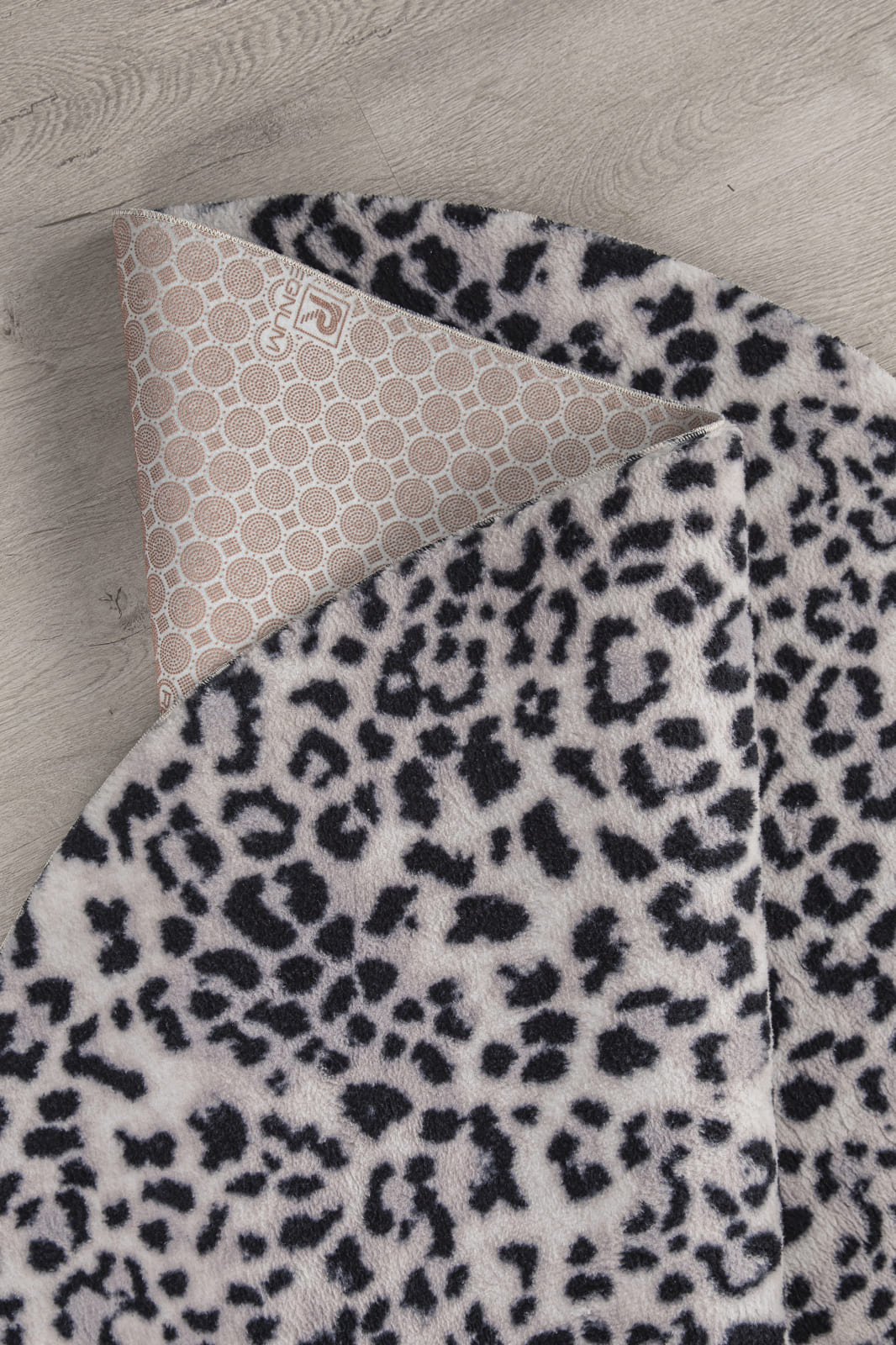 Angorahome Peluş Kaymaz Taban Leopar Siyah Post Halı - 2