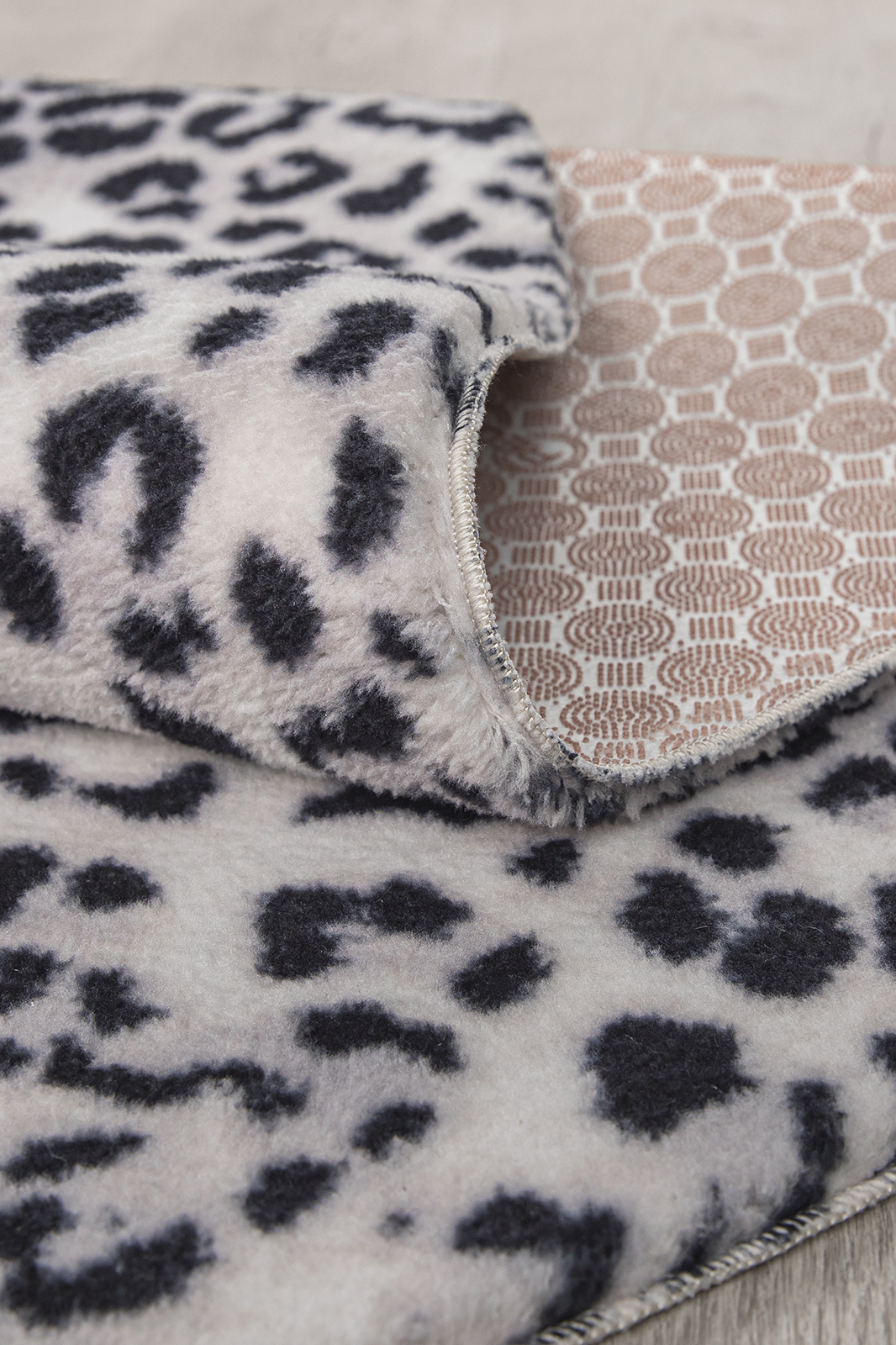 Angorahome Peluş Kaymaz Taban Leopar Siyah Post Halı - 5